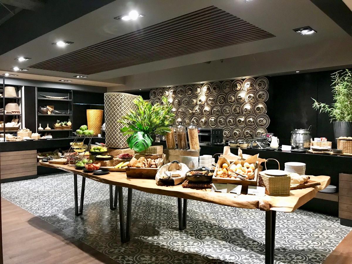 Movich Hotel Las Lomas Рионегро Екстериор снимка The buffet at the lounge